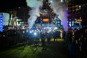 BIB: 060001, 29282
                            <button type="button" onclick="openModal(19206604)" class="btn btn-primary btn-sm float-right btn-popup" data-toggle="modal" data-target=".modal-high-quality">
                        <i class="fas fa-shopping-cart"></i> Add to Cart
                    </button>
                                            <button type="button" onclick="isThisMe(19206604, true)" class="btn btn-success btn-sm float-right btn-popup btn-isme hidden" data-toggle="tooltip" data-placement="bottom" title="นี่คือรูปของคุณใช่ไหม คลิกที่นี่เพื่อเอาเข้าอัลบั้ม">
                        <i class="fas fa-plus"></i> Add to album
                    </button>
                    <button type="button" onclick="isThisMe(19206604, false)" class="btn btn-warning btn-sm float-right btn-popup btn-isnotme hidden">
                        <i class="fas fa-ban"></i> Remove from album
                    </button>